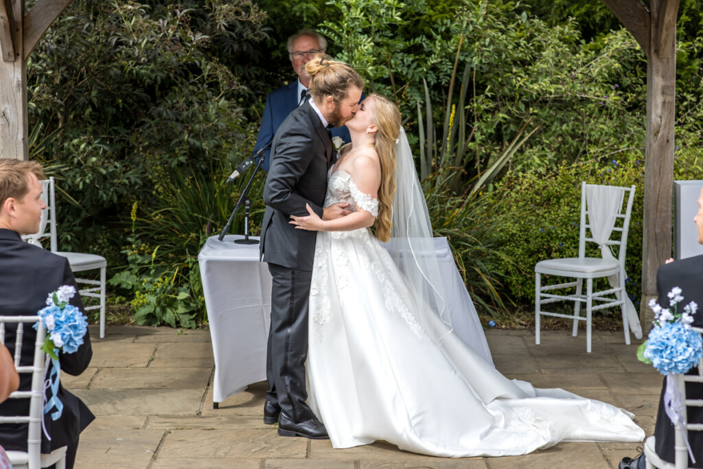 kiss, first, wedding, ceremony,