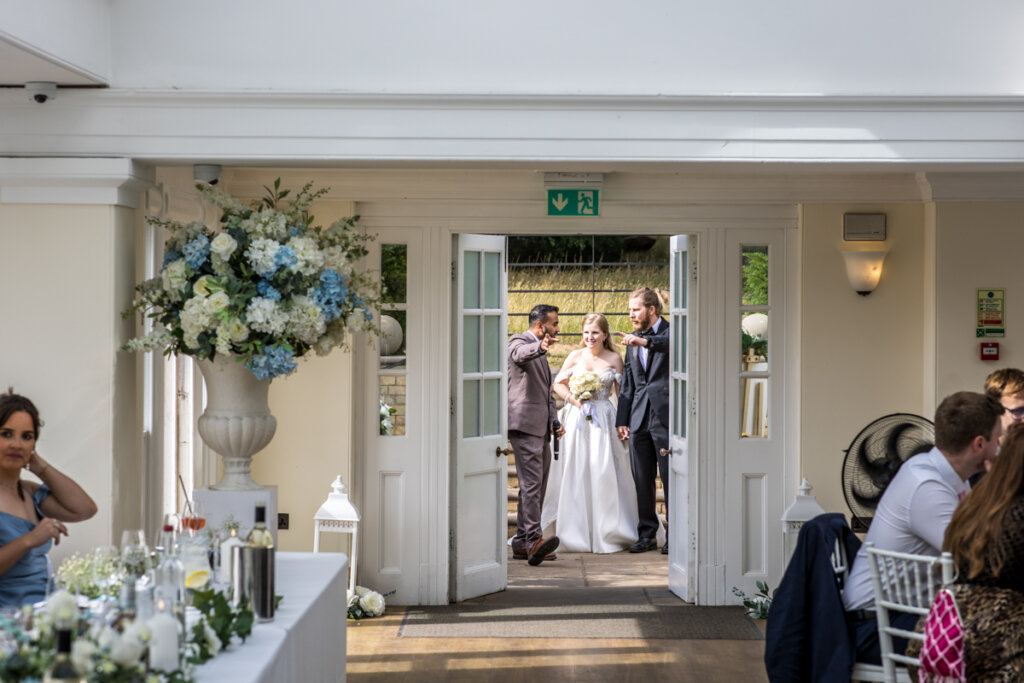 bride, groom, arriving, door, wedding breakfast, 