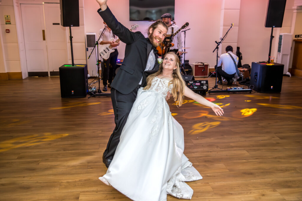 bride, groom, dance, dance floor, first dance,