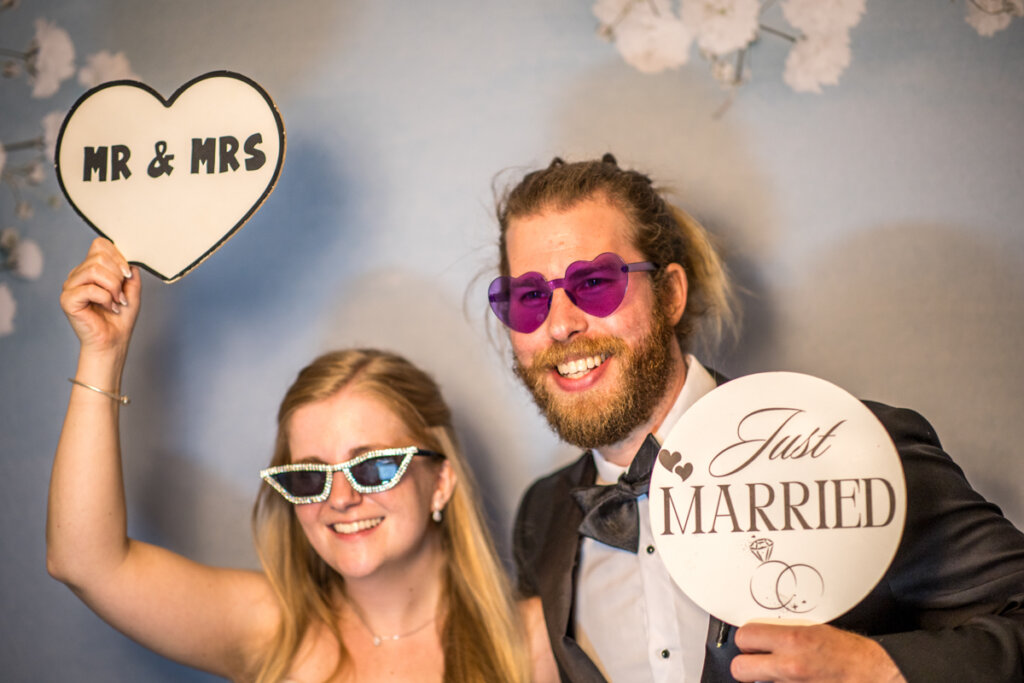 photo, booth, laugh, bride & groom, 
